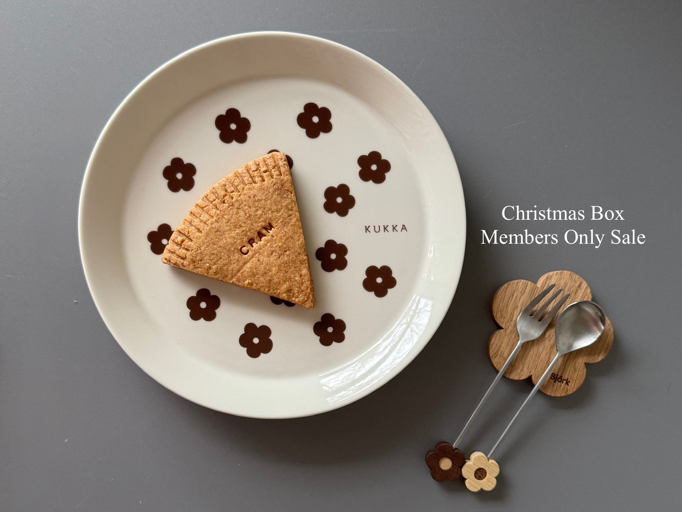 ビヨルク KUKKA木製プレート 大（17ｃｍ）セン材 新品未使用品 Björk ビヨルク KUKKA 木製プレート 17㎝